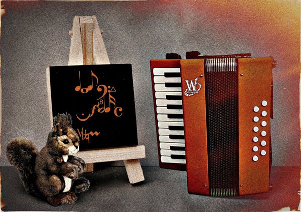 Eekhoorn met accordeon